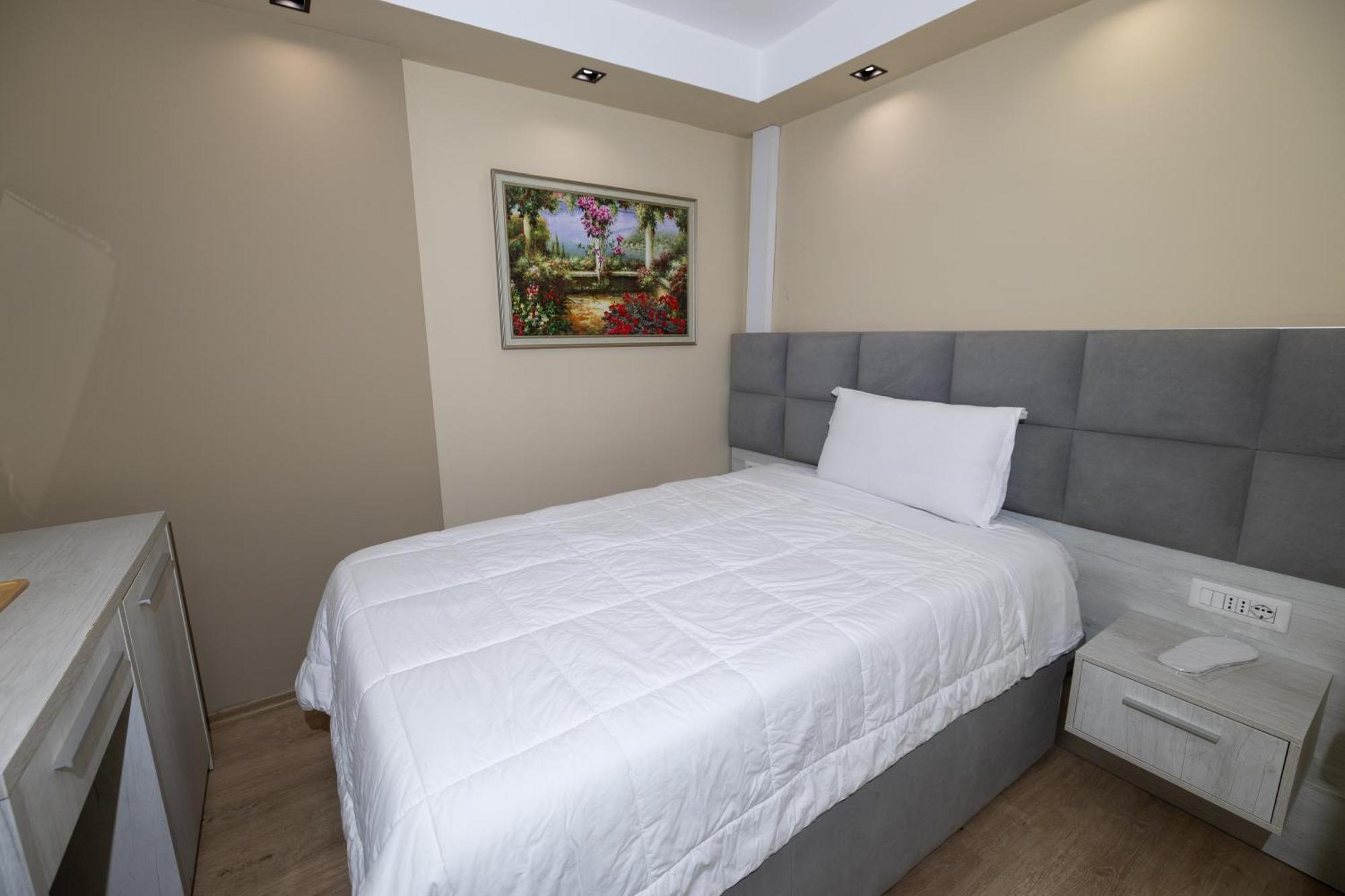 4R Colombo Hotel Tirana Exterior photo