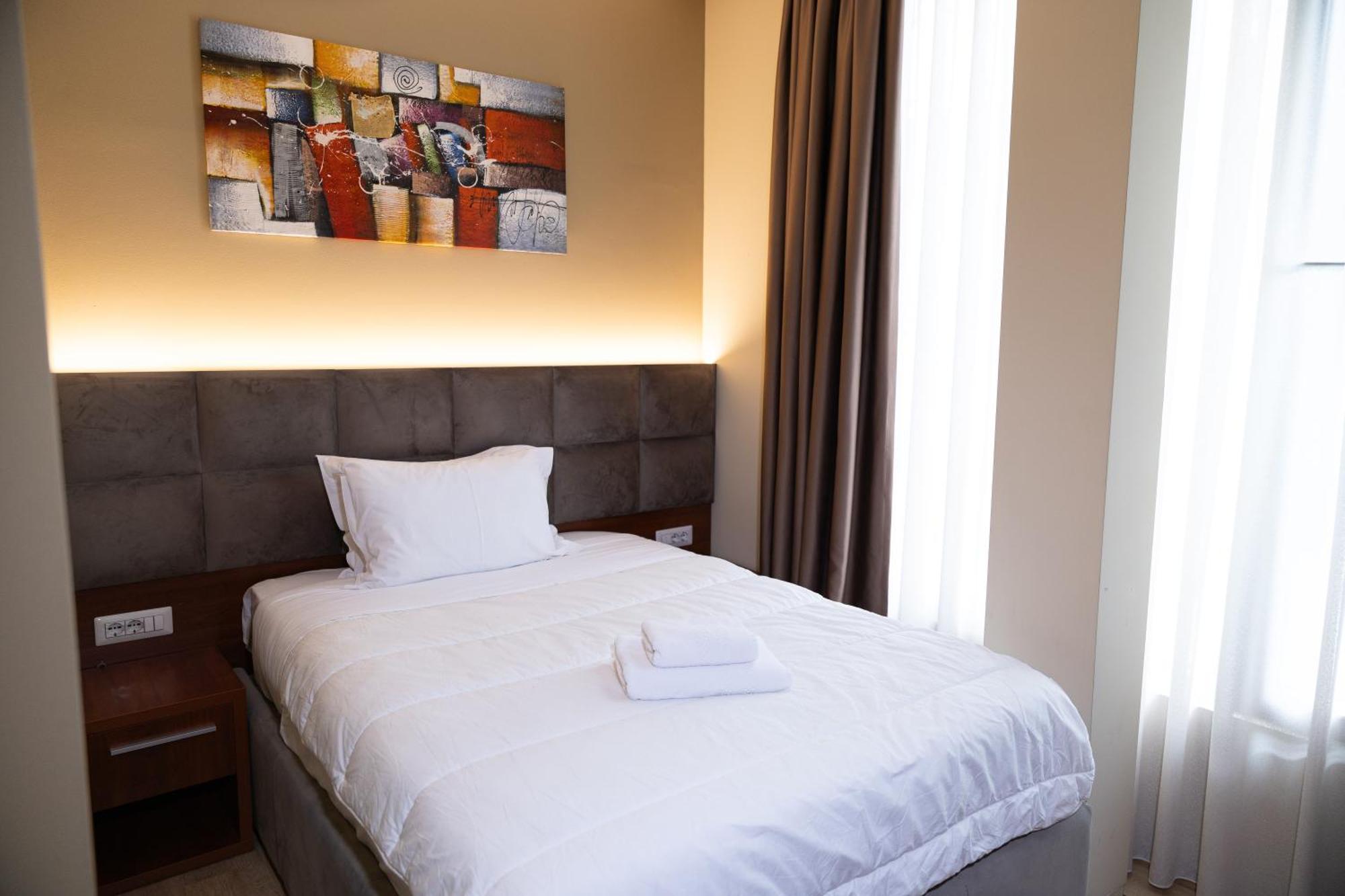 4R Colombo Hotel Tirana Exterior photo