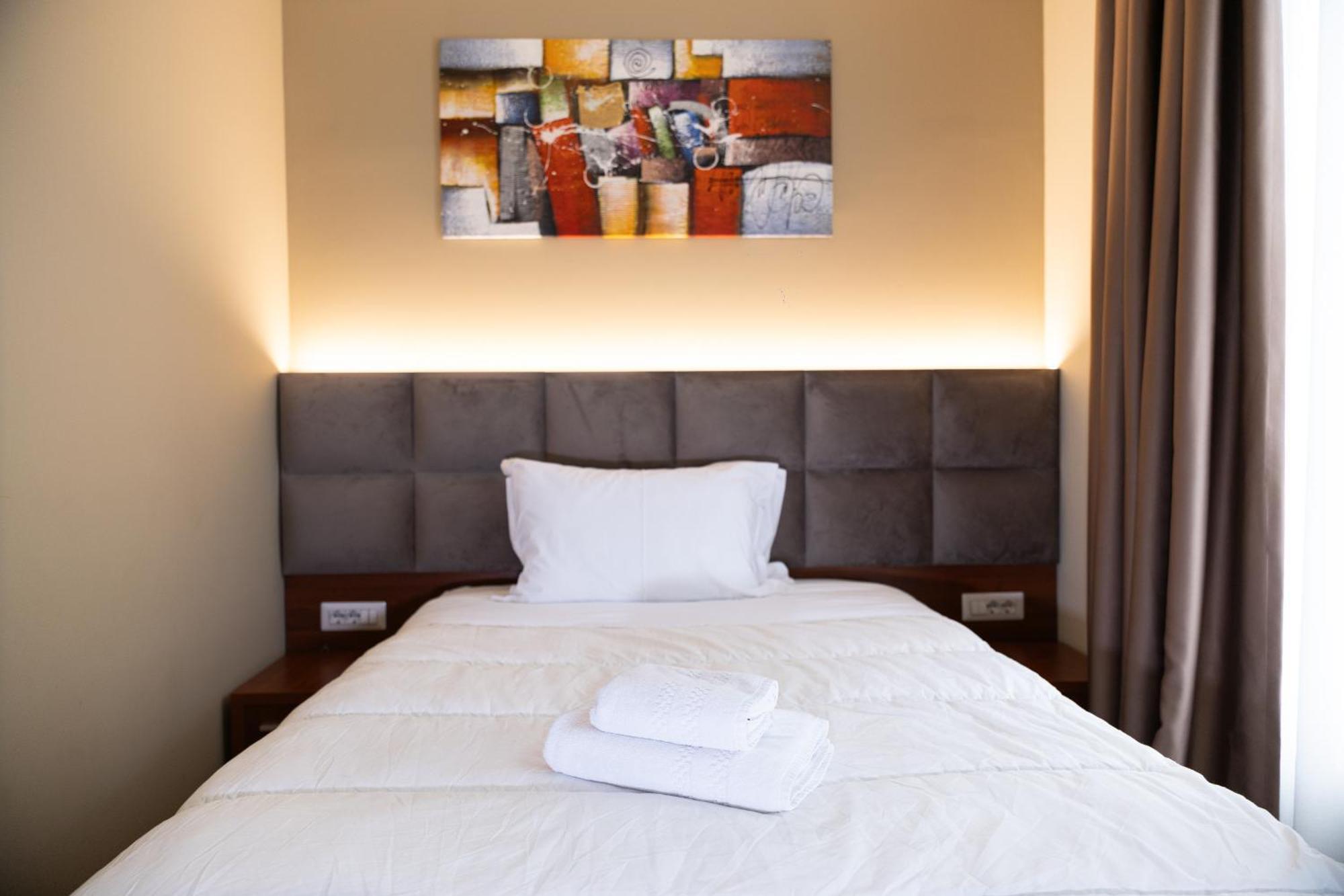 4R Colombo Hotel Tirana Exterior photo